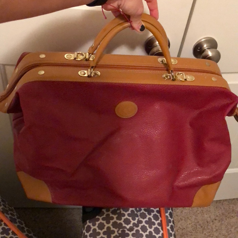 Expandable suitcase